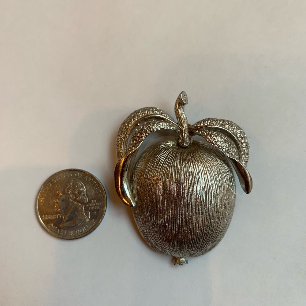 Sarah Coventry Silver Tone Apple Brooch Pendant Vintage 60s